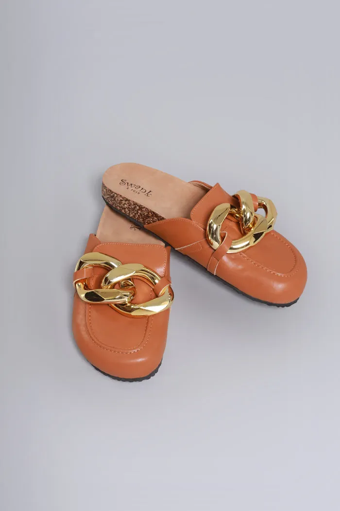 Come Back Buckle Closed Toe Slides - Brown