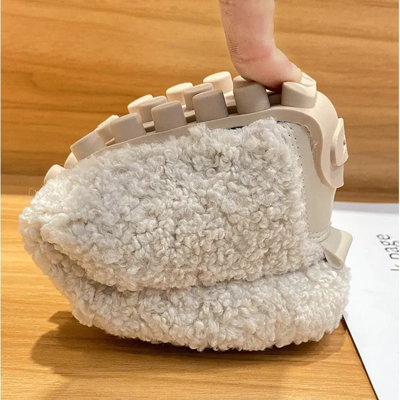 Comfortable plush slippers