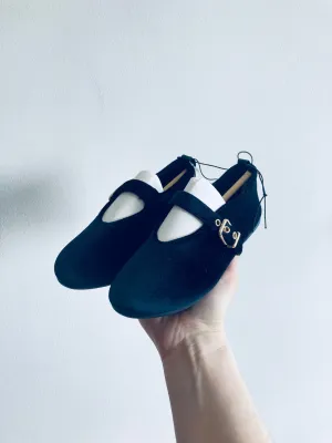 Velvety Mary Janes // 12 Kid