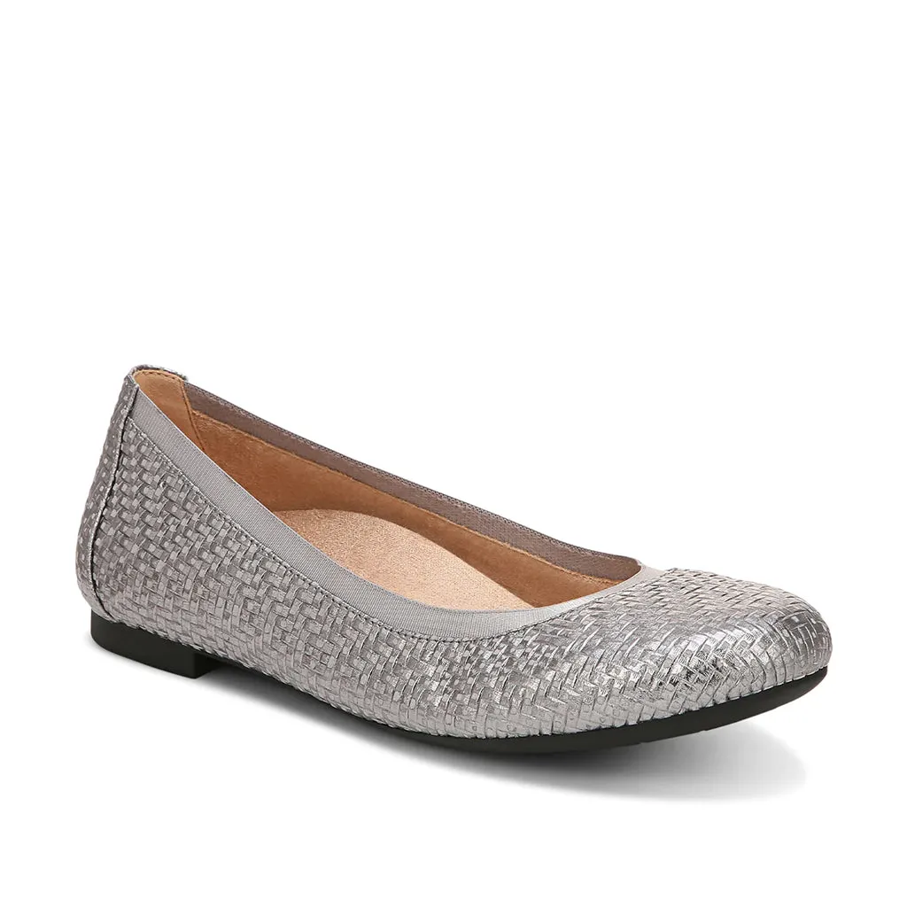 Vionic Women's Anita Flat in Silver