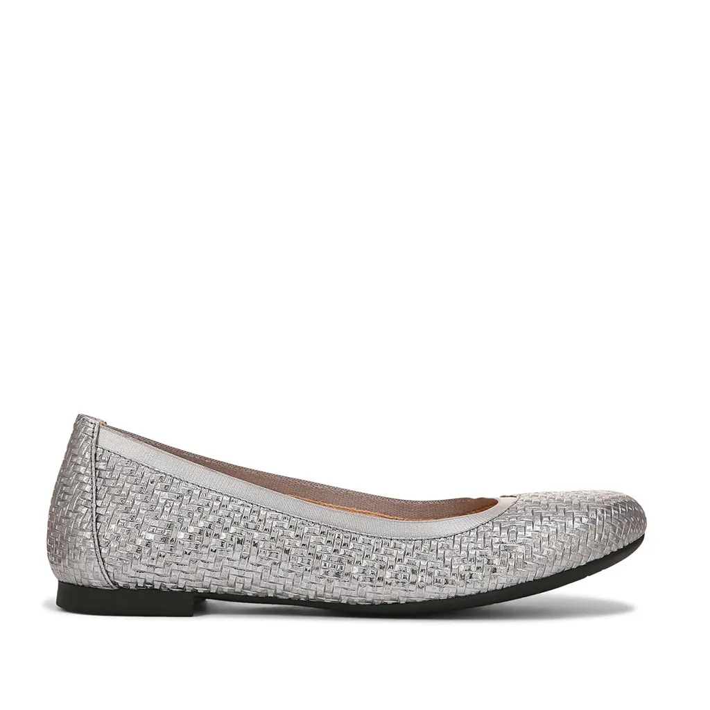 Vionic Women's Anita Flat in Silver